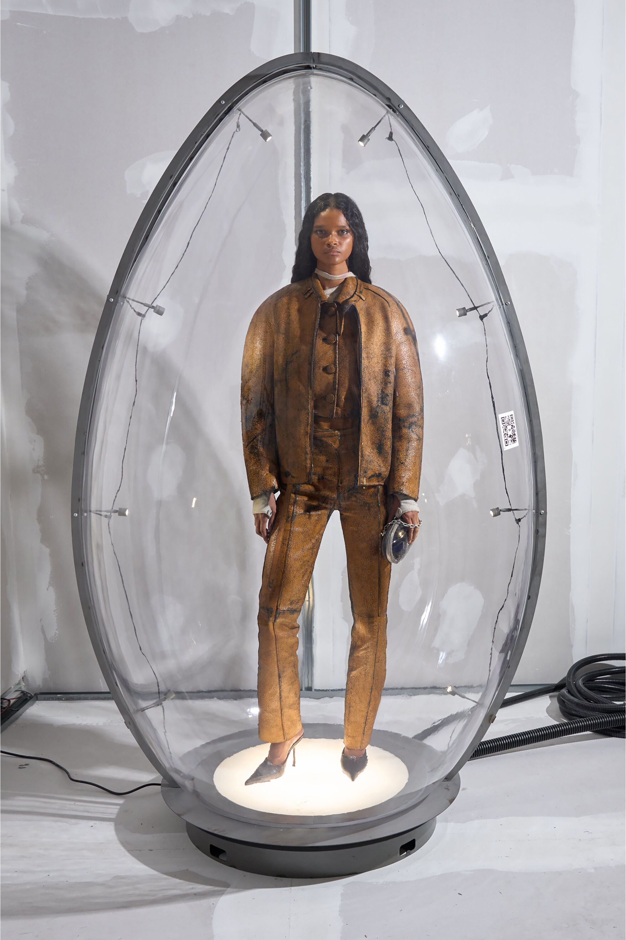 Diesel - L-RAYA, Woman's Cropped cocoon jacket in crackle leather in Brown - 6