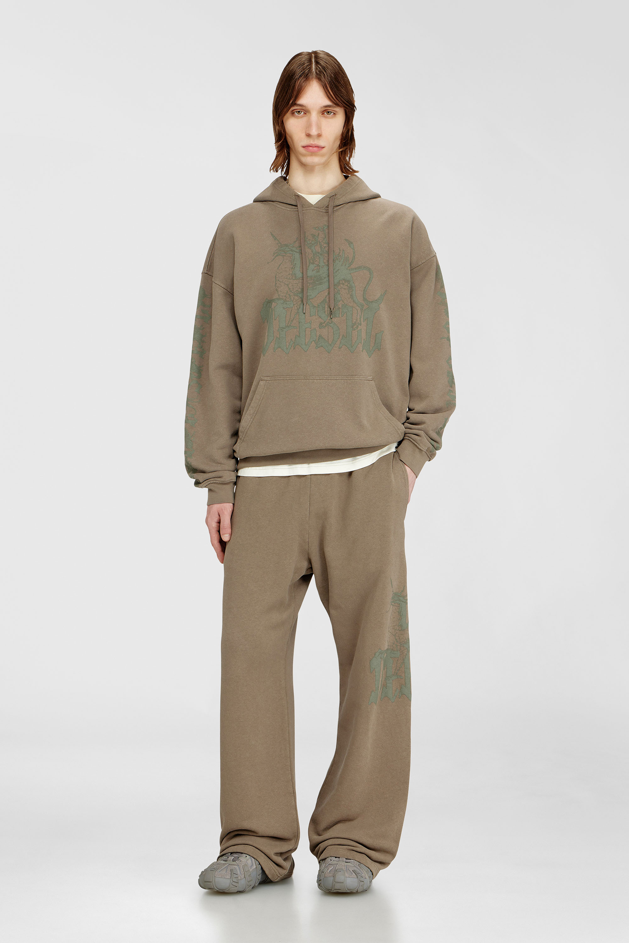Diesel - P-GRO, Man's Treated pants with logo print in Brown - 1