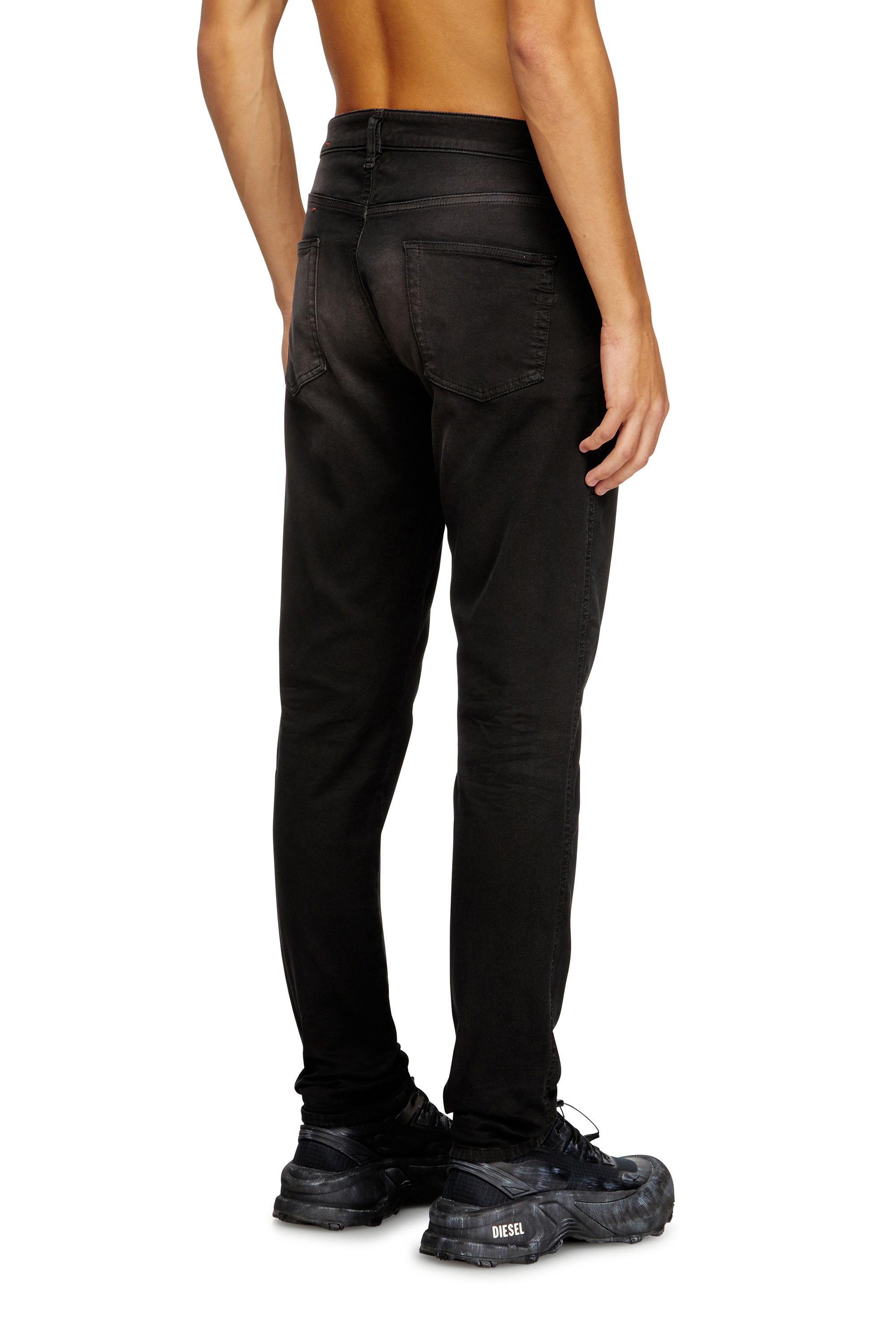 Slim 2062 D-Strukt Joggjeans® 0670M, Black/Dark grey Diesel - Man's Slim 2062 D-Strukt Joggjeans® 0670M, Black/Dark grey - 4